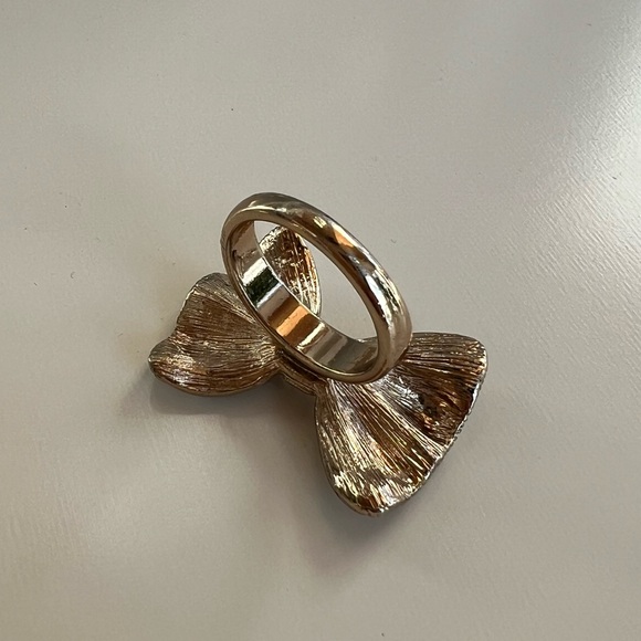 Gold Bow Shape Ring Size 8 3/4 - Picture 3 of 5
